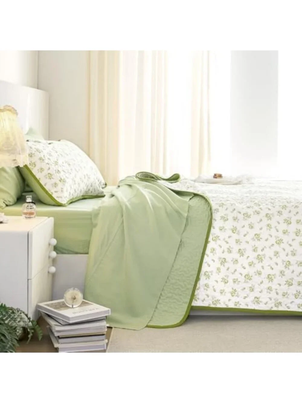 Floral Quilt Set - Cottagecore Shabby Chic Reversible Bedspread, 3 Pieces
